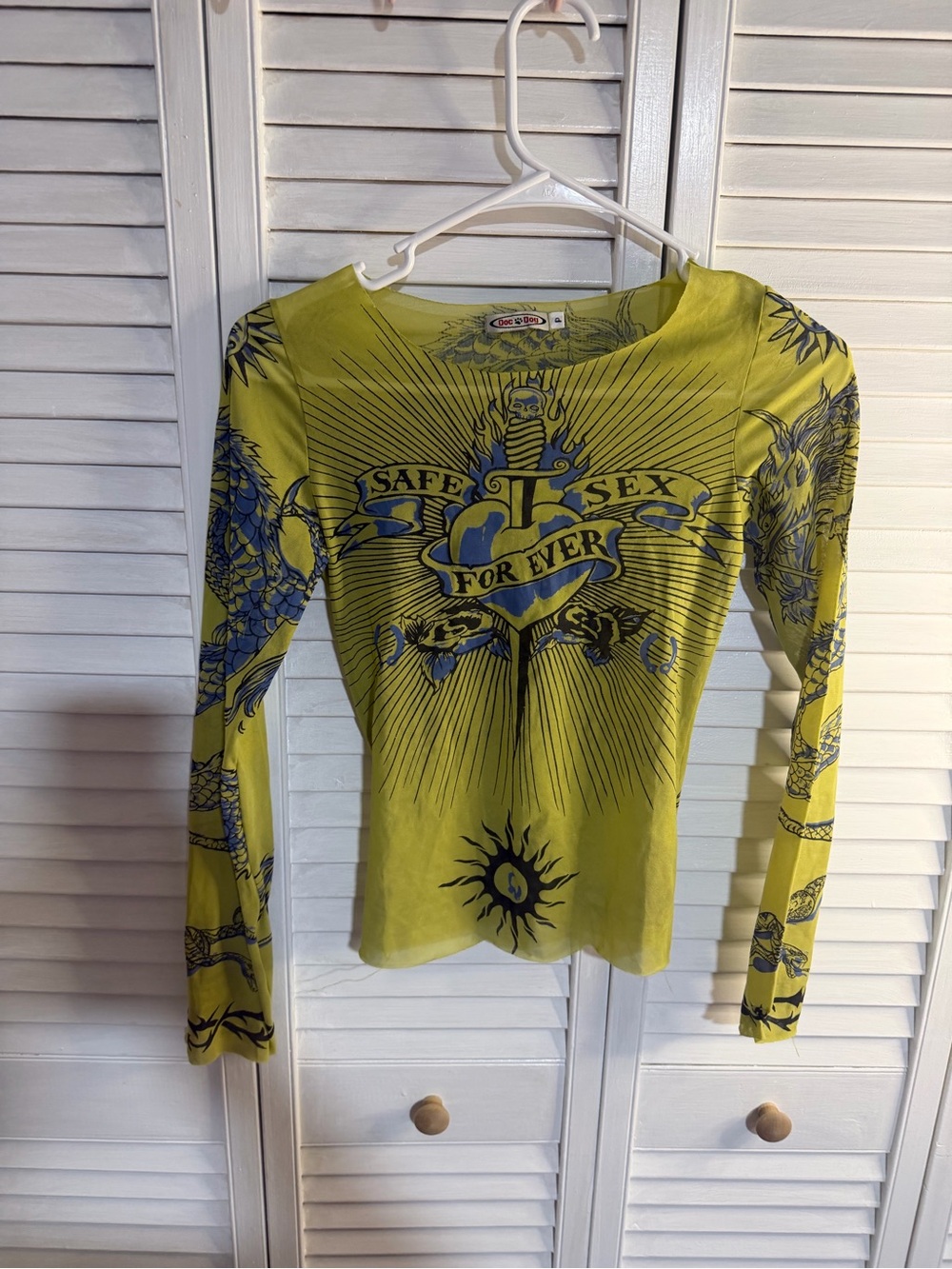 Graphic Long-Sleeve Crewneck Top in Chartreuse - Unknown Brand